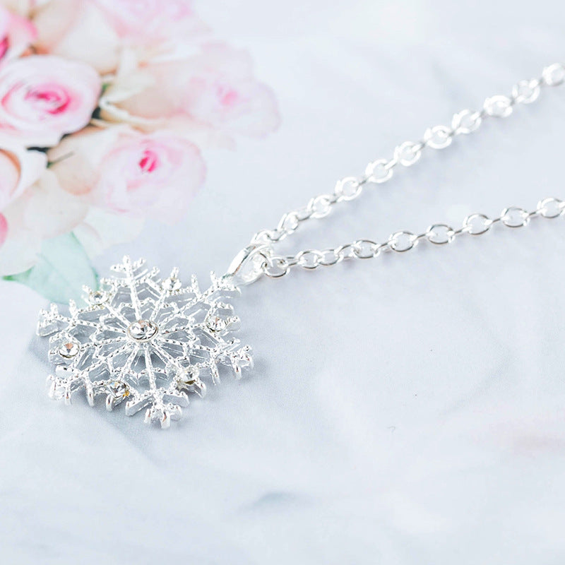 Fashionable Snowflake Diamond Necklace