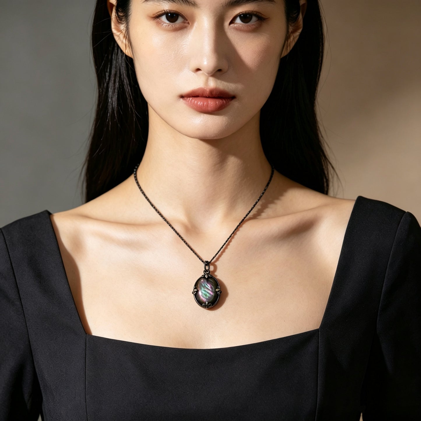 Retro Oval-Shaped Necklace