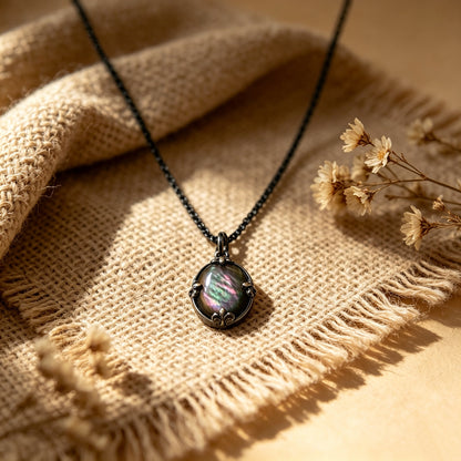 Retro Oval-Shaped Necklace