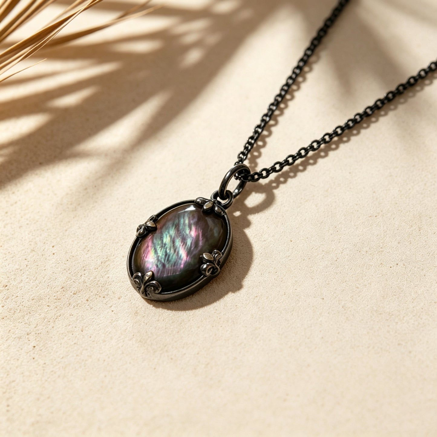 Retro Oval-Shaped Necklace
