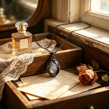 Retro Oval-Shaped Necklace