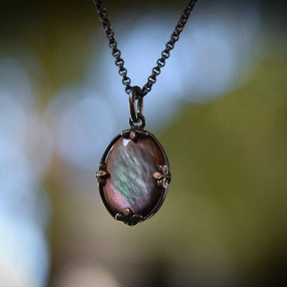 Retro Oval-Shaped Necklace