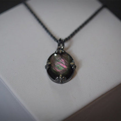 Retro Oval-Shaped Necklace