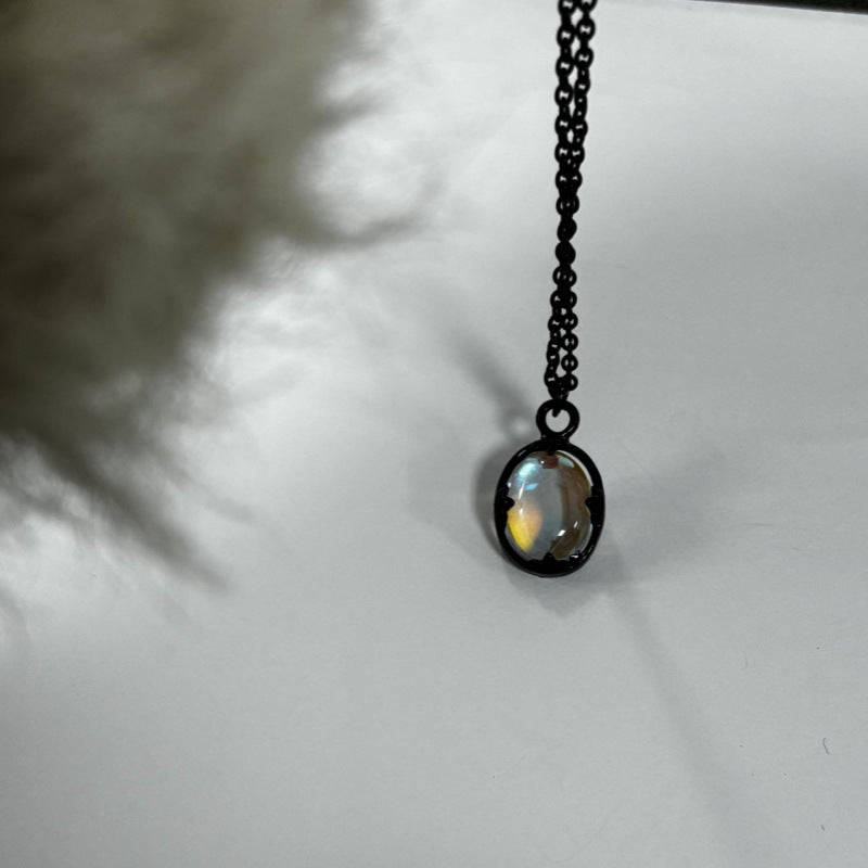 Retro Oval-Shaped Necklace