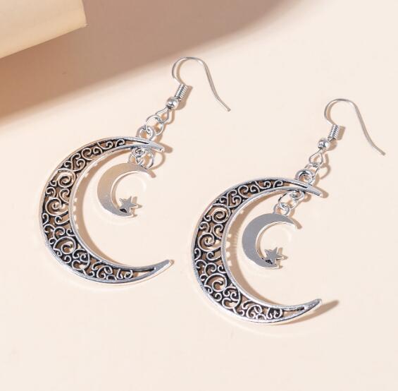 【Halloween Black Collection】 Hollow Crescent-shaped Earrings